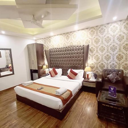Hotel Waterfall Paschim Vihar Delhi Exterior photo