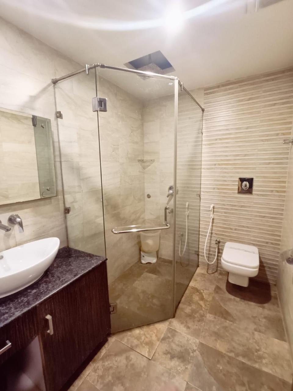 Hotel Waterfall Paschim Vihar Delhi Exterior photo