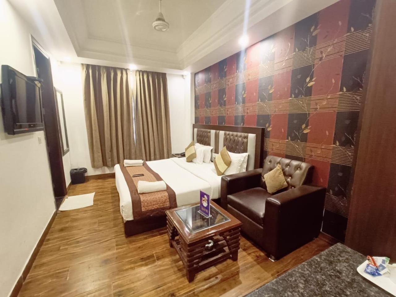 Hotel Waterfall Paschim Vihar Delhi Exterior photo