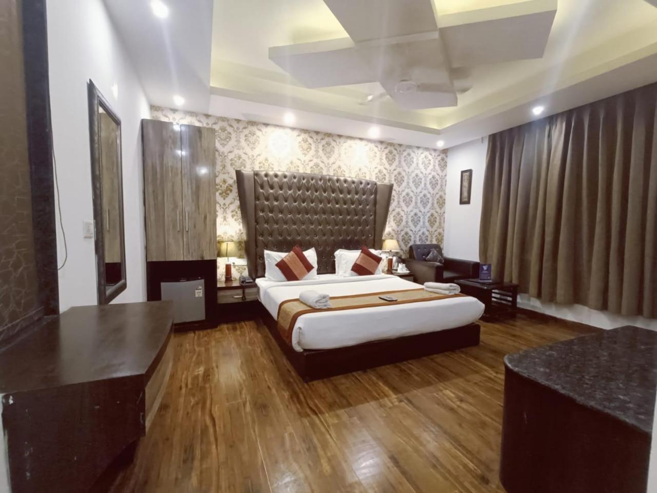 Hotel Waterfall Paschim Vihar Delhi Exterior photo