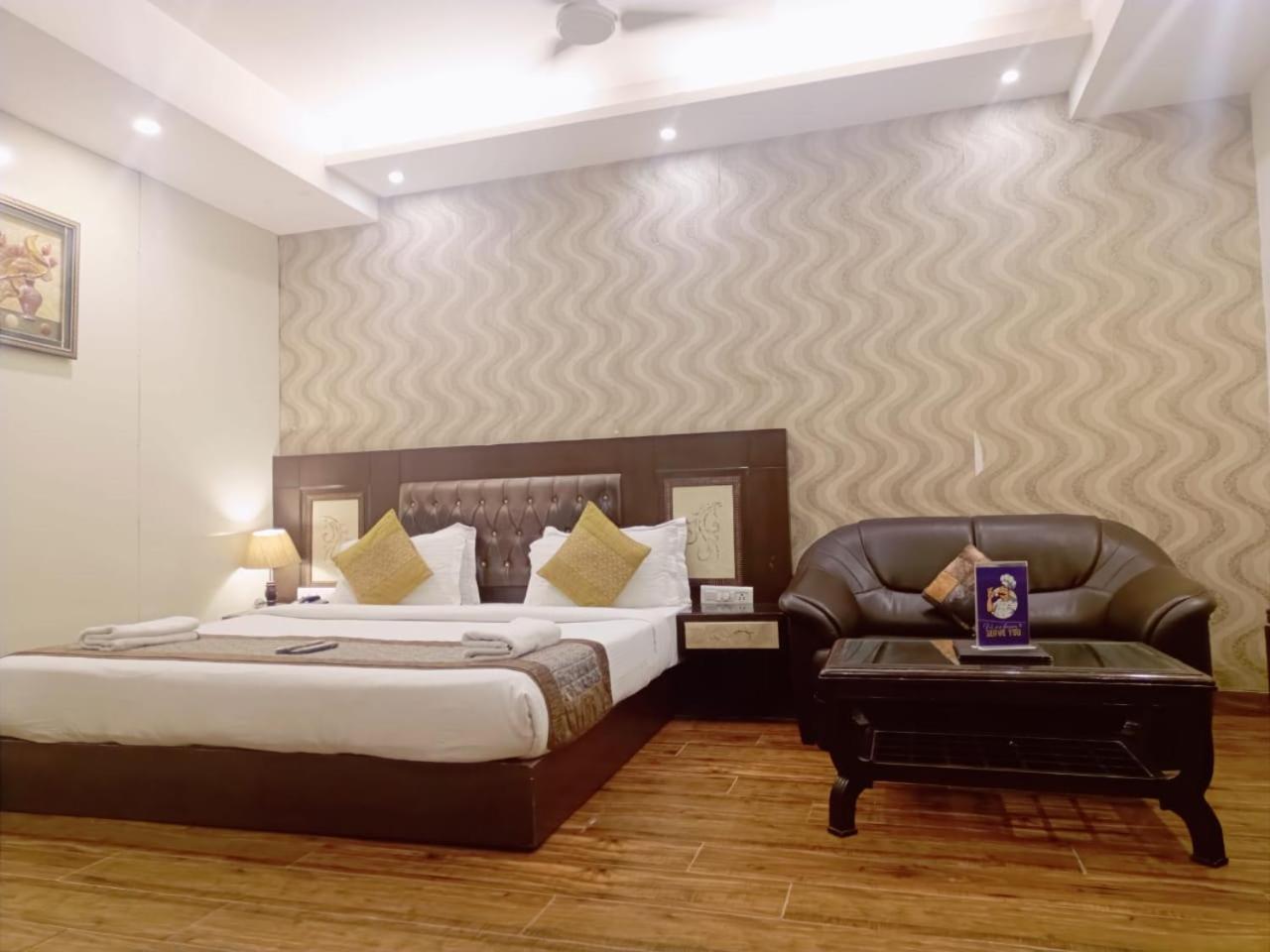Hotel Waterfall Paschim Vihar Delhi Exterior photo