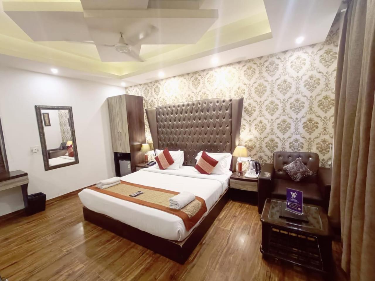Hotel Waterfall Paschim Vihar Delhi Exterior photo