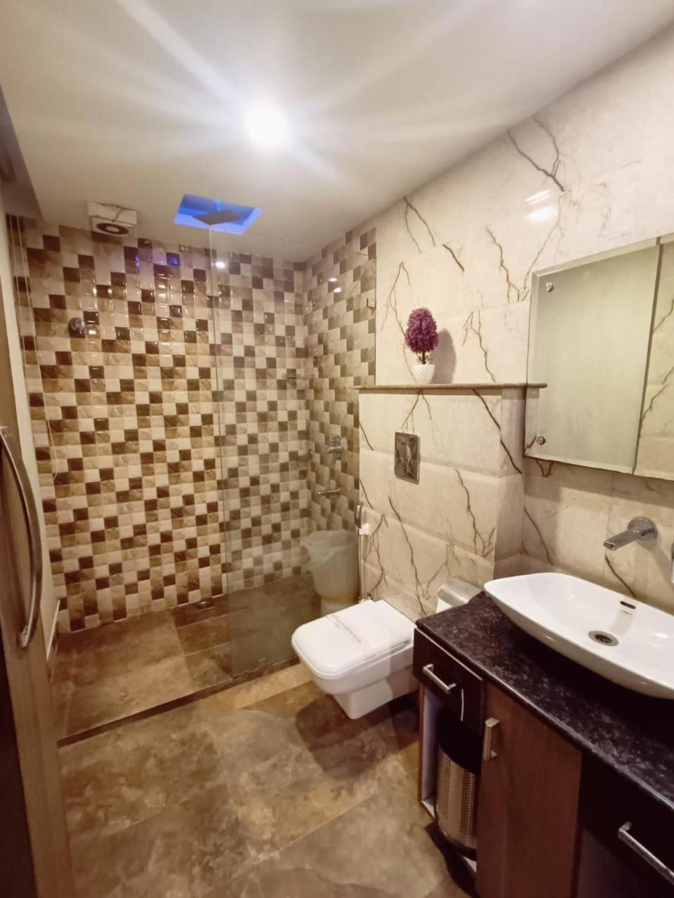 Hotel Waterfall Paschim Vihar Delhi Exterior photo